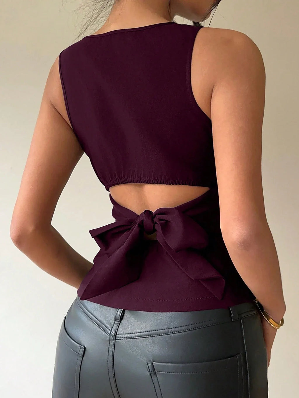 RǏWYÑ | Peek and Tie Backless Top