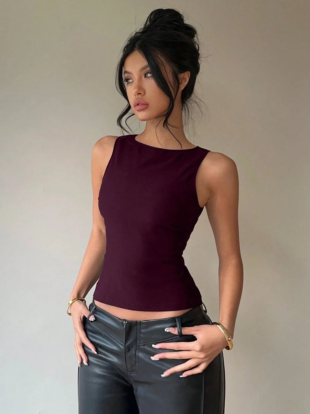RǏWYÑ | Peek and Tie Backless Top
