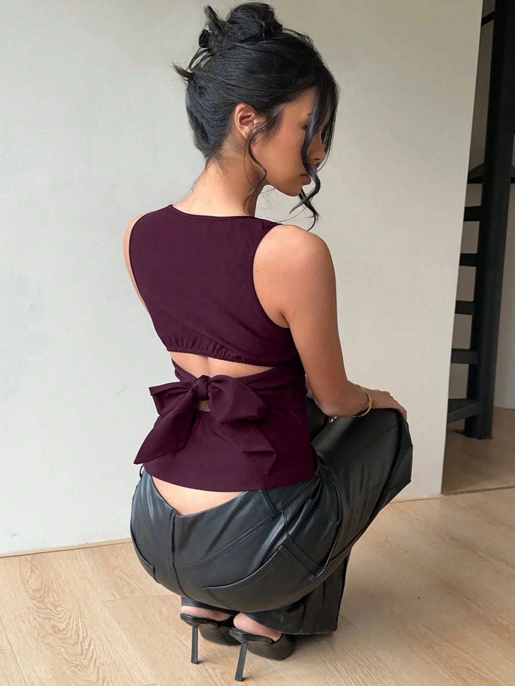 RǏWYÑ | Peek and Tie Backless Top