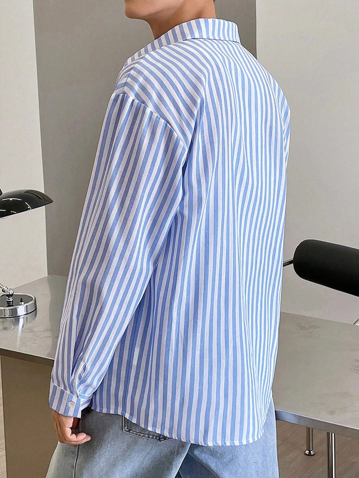 RIWYN Modern Stripe Collared Shirt