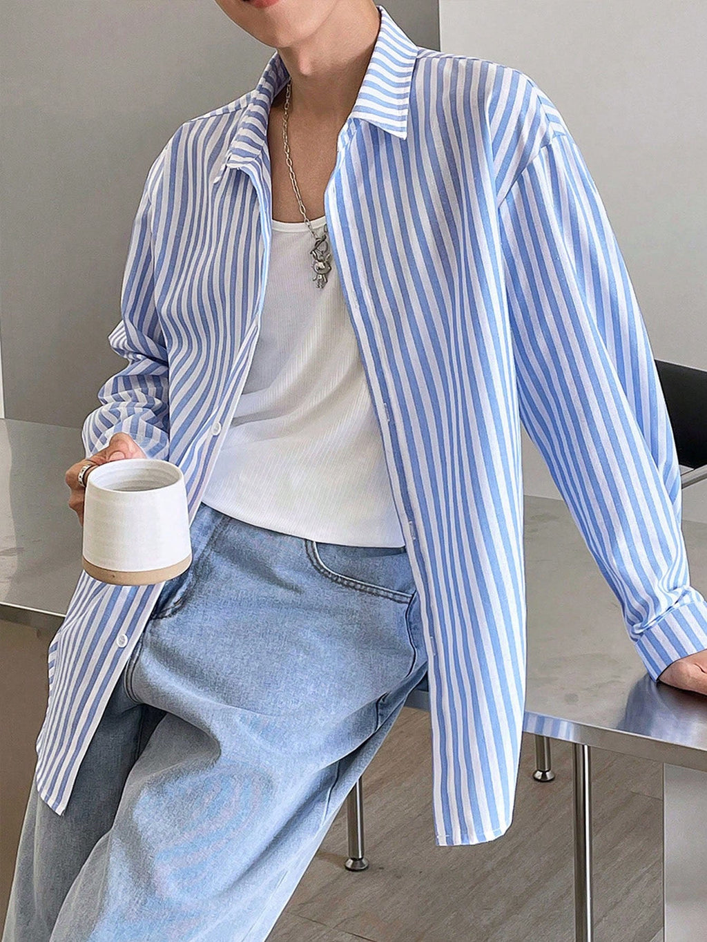 RIWYN Modern Stripe Collared Shirt