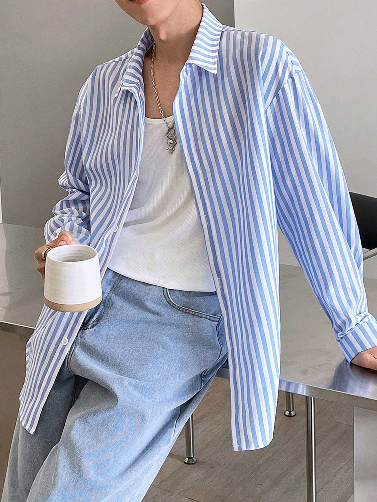 RIWYN Modern Stripe Collared Shirt