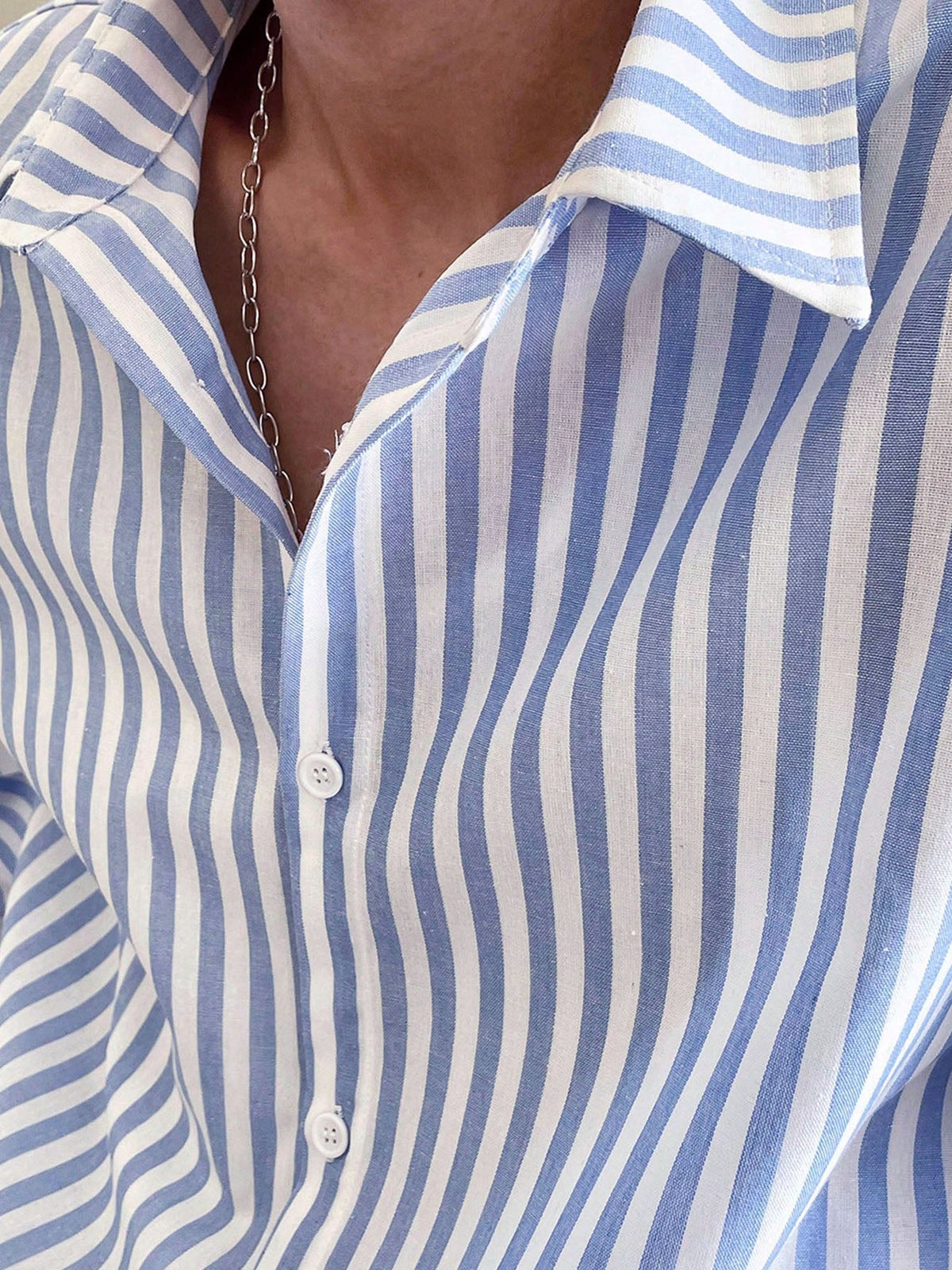 RIWYN Modern Stripe Collared Shirt
