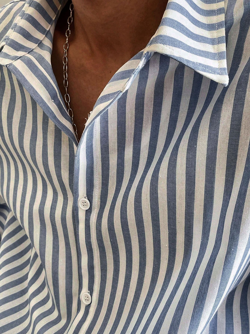 RIWYN Modern Stripe Collared Shirt