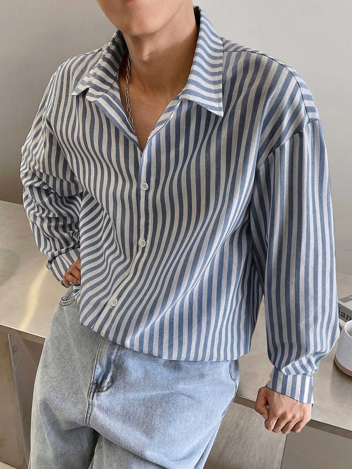 RIWYN Modern Stripe Collared Shirt