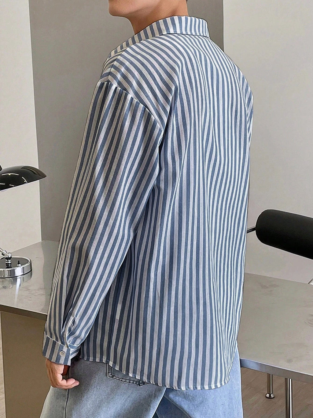 RIWYN Modern Stripe Collared Shirt