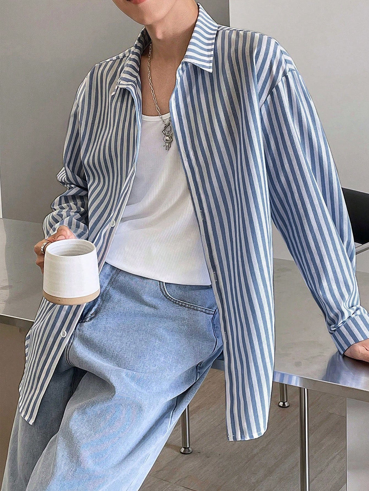 RIWYN Modern Stripe Collared Shirt