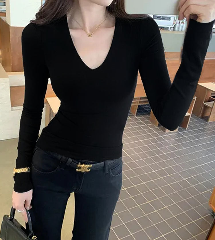 RǏWYÑ | Supreme V-Neck Fitted Top