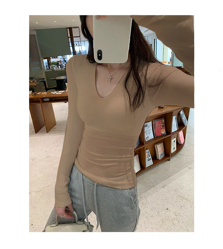 RǏWYÑ | Supreme V-Neck Fitted Top
