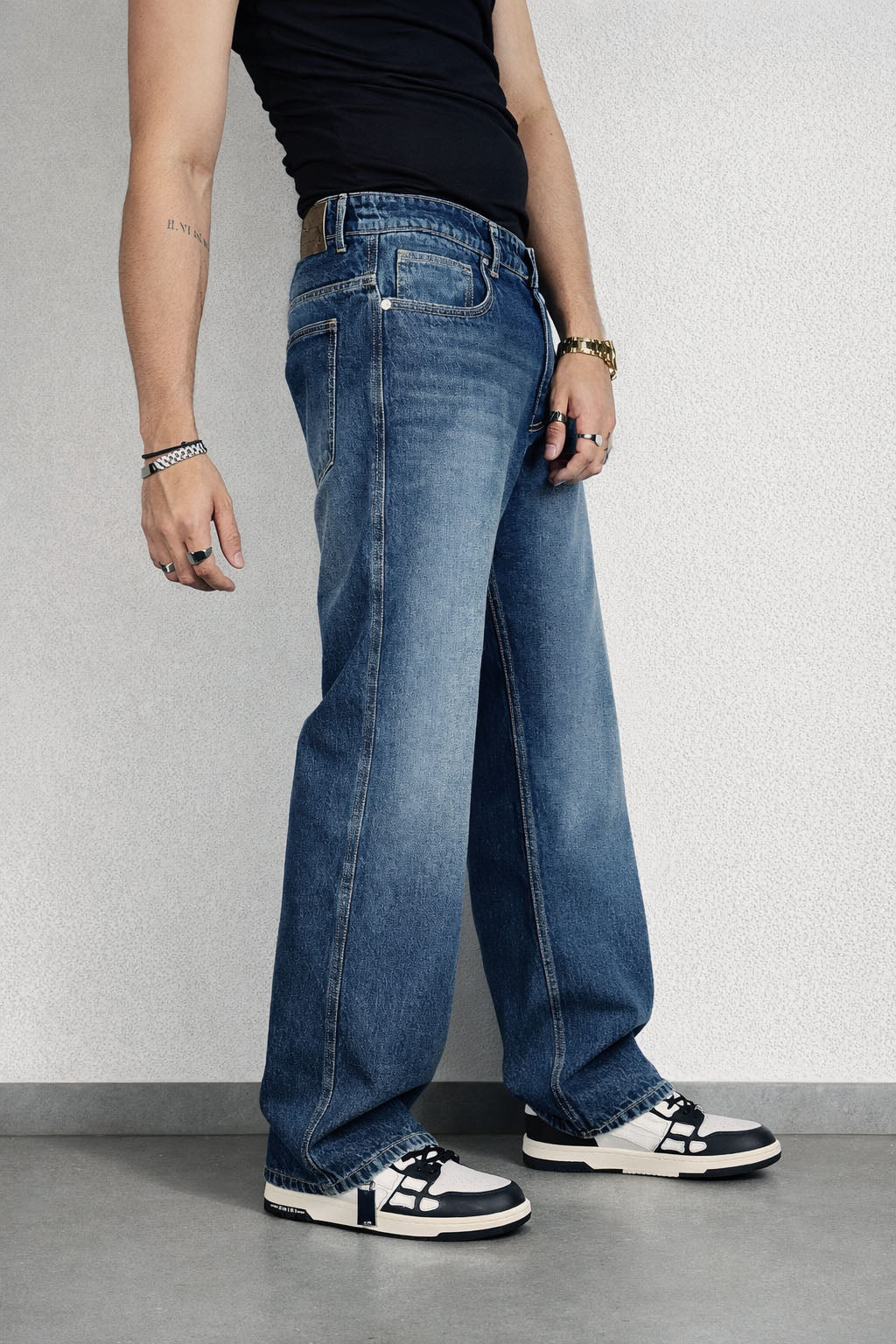 RIWYN Worn Blue Whisker Wash Loose Straight Fit Jeans