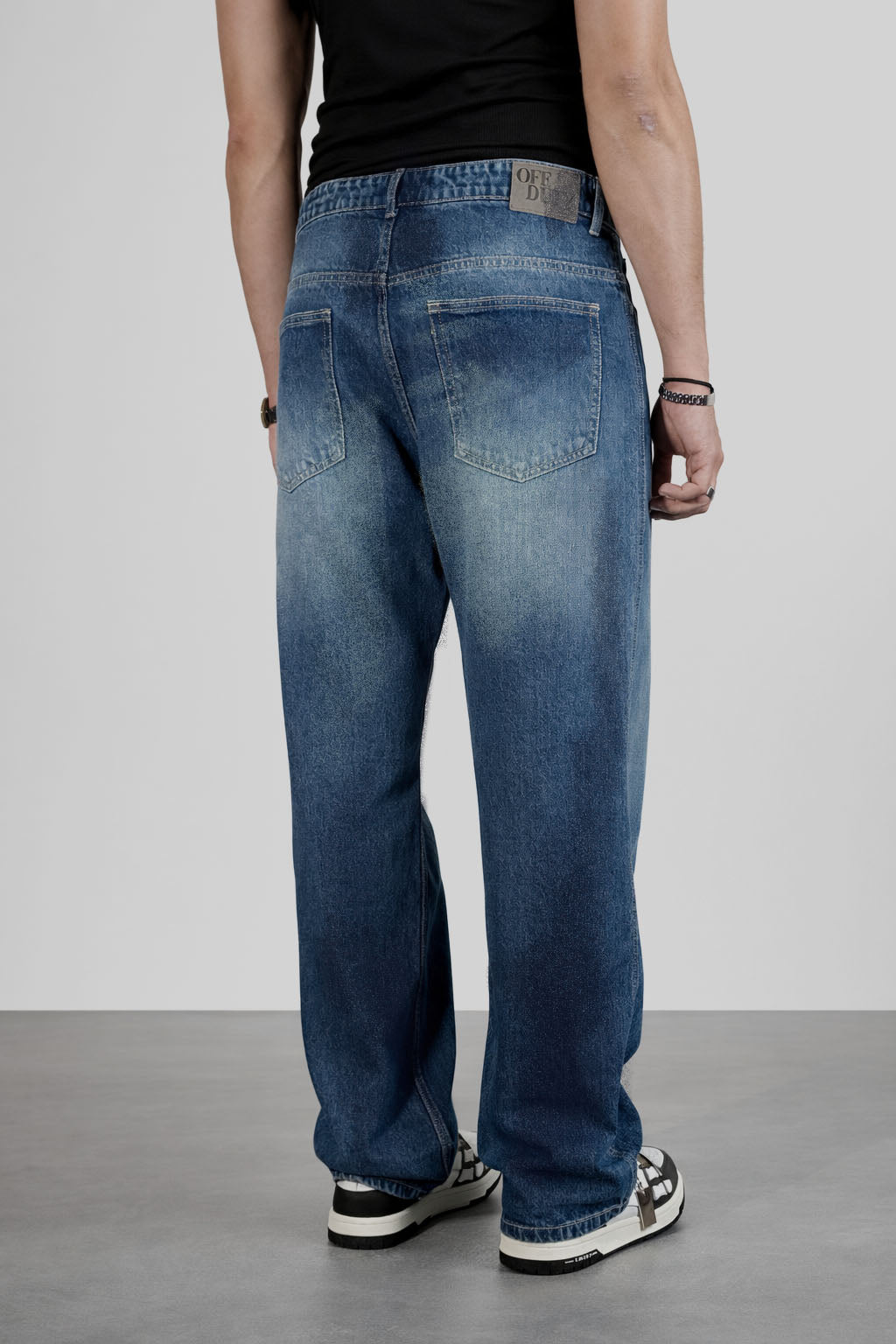 RIWYN Worn Blue Whisker Wash Loose Straight Fit Jeans