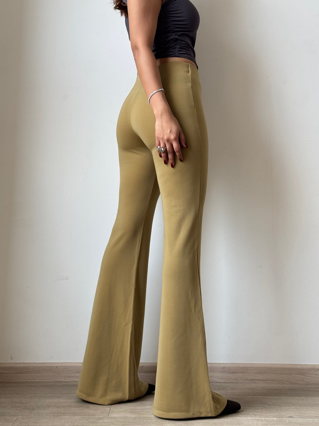 RǏWYÑ | Fit & Flare Seamless Trousers