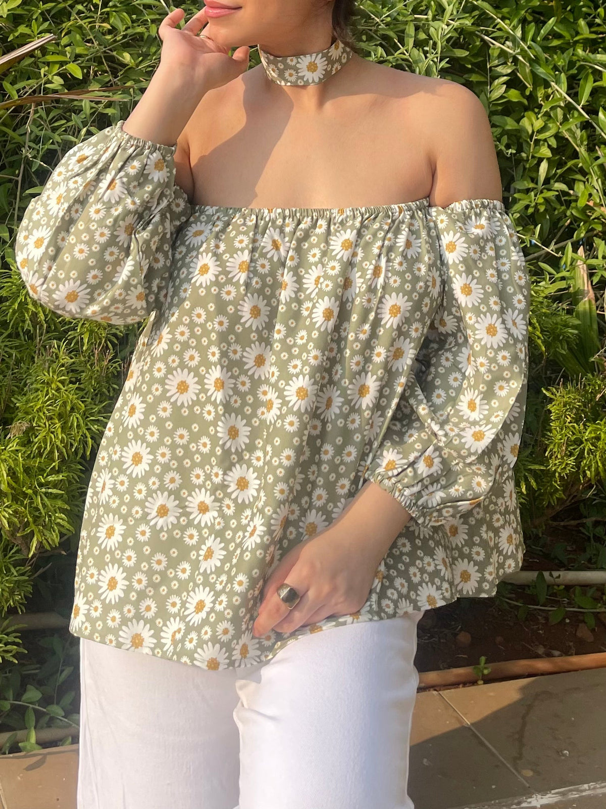 RǏWYÑ | Daisy Off-Shoulder Top with choker