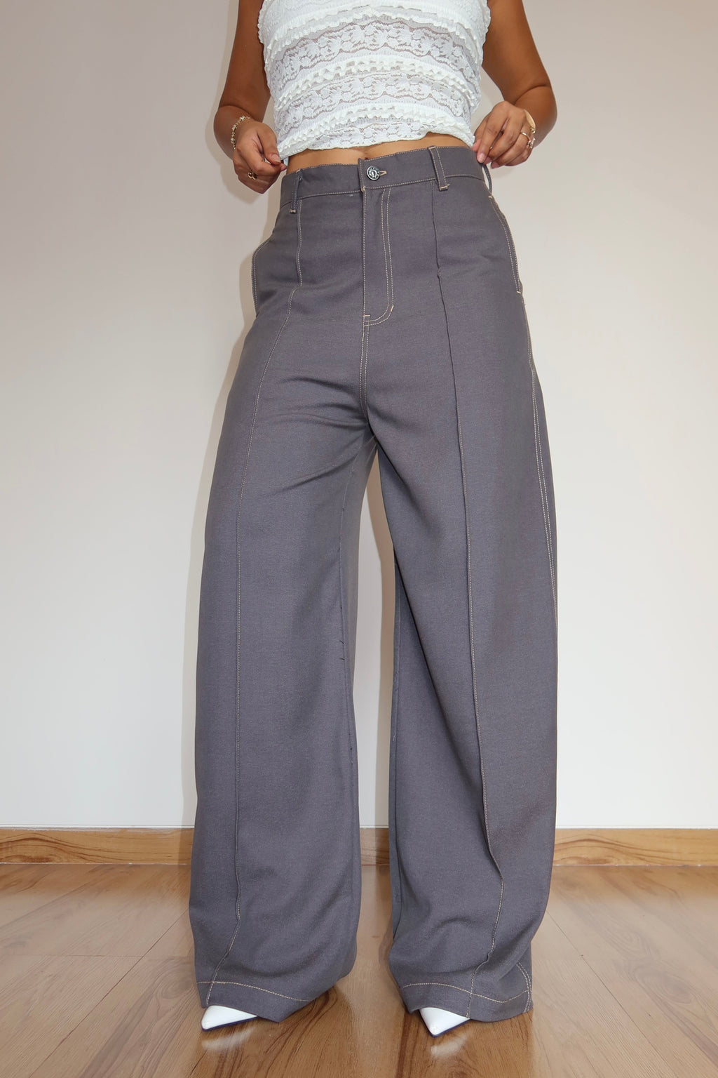 RǏWYÑ | Denim-Inspired Pin-Tuck Barrel Pants