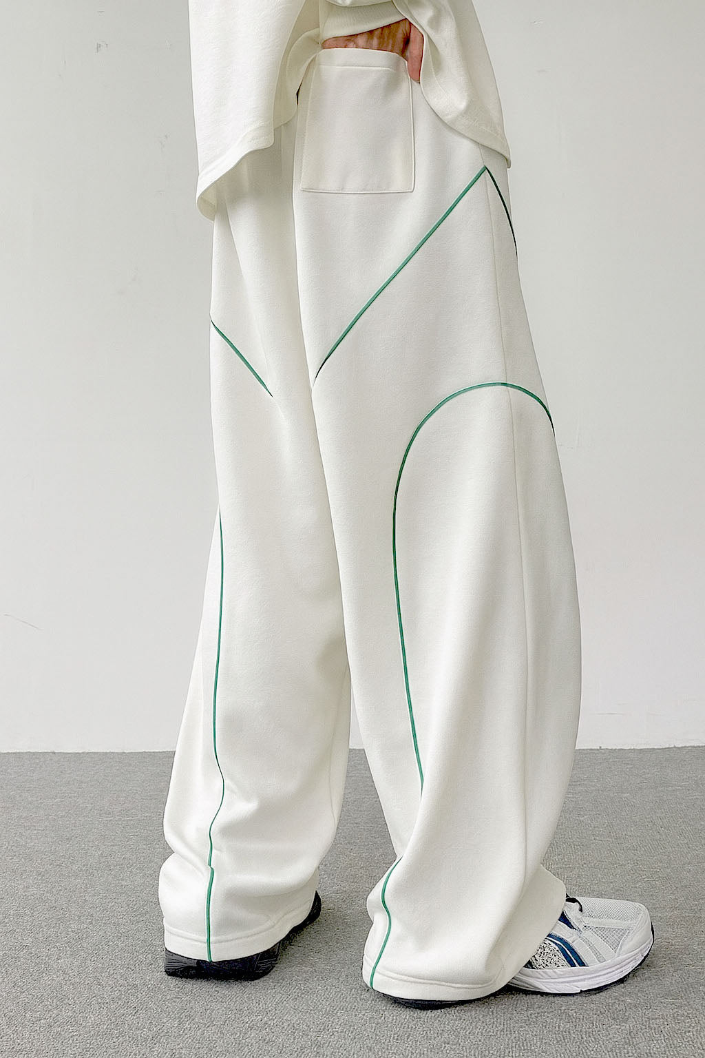 RIWYN Contrast Curve Baggy Joggers
