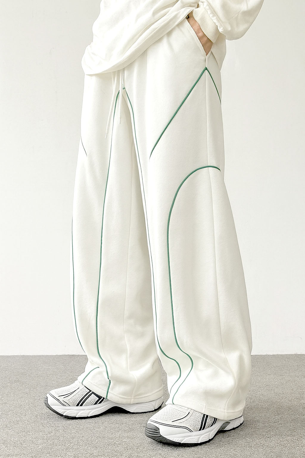 RIWYN Contrast Curve Baggy Joggers