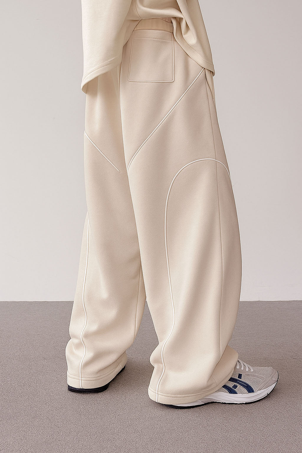 RIWYN Contrast Curve Baggy Joggers