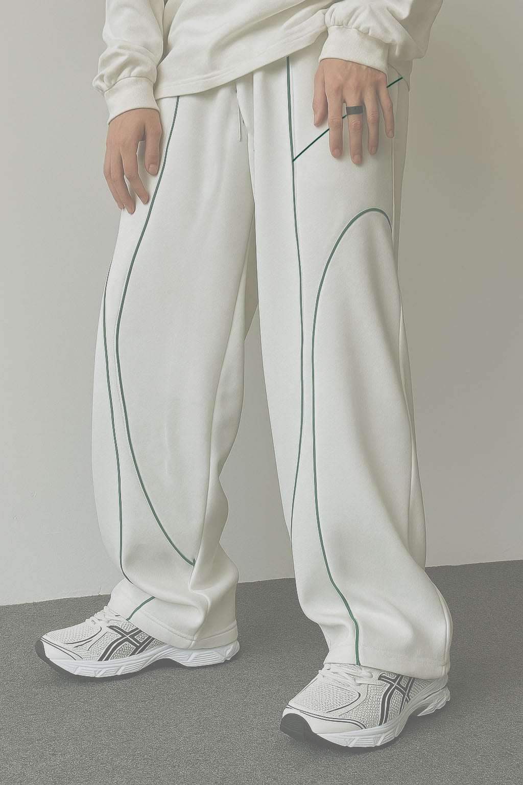 RIWYN Contrast Curve Baggy Joggers