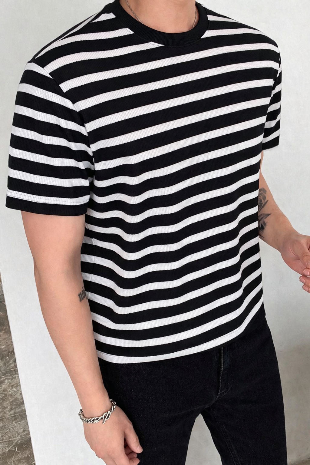 RIWYN Stripe Series Crew Neck Tshirt