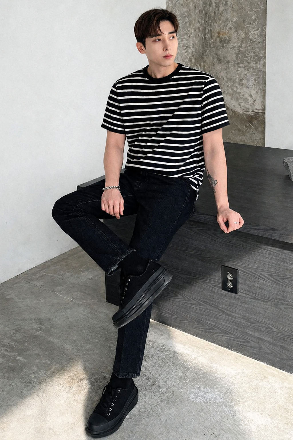RIWYN Stripe Series Crew Neck Tshirt