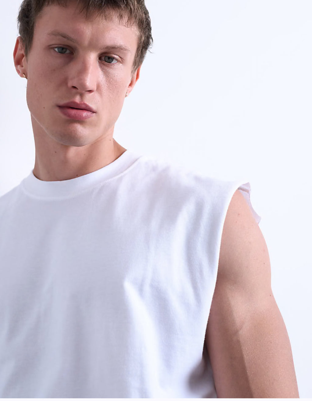 RIWYN Elevated Basic Vest Tee