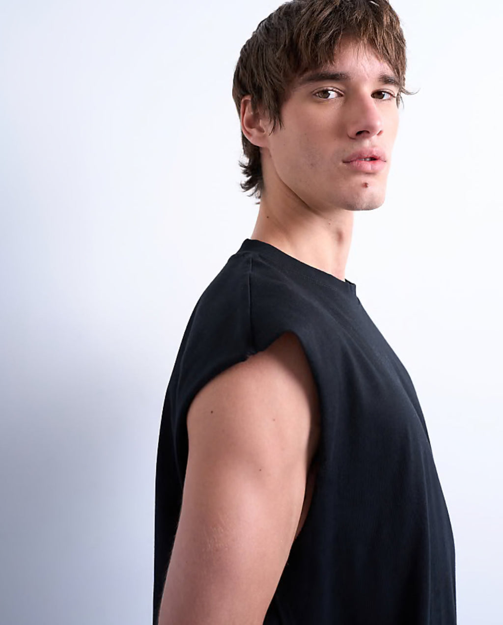 RIWYN Elevated Basic Vest Tee