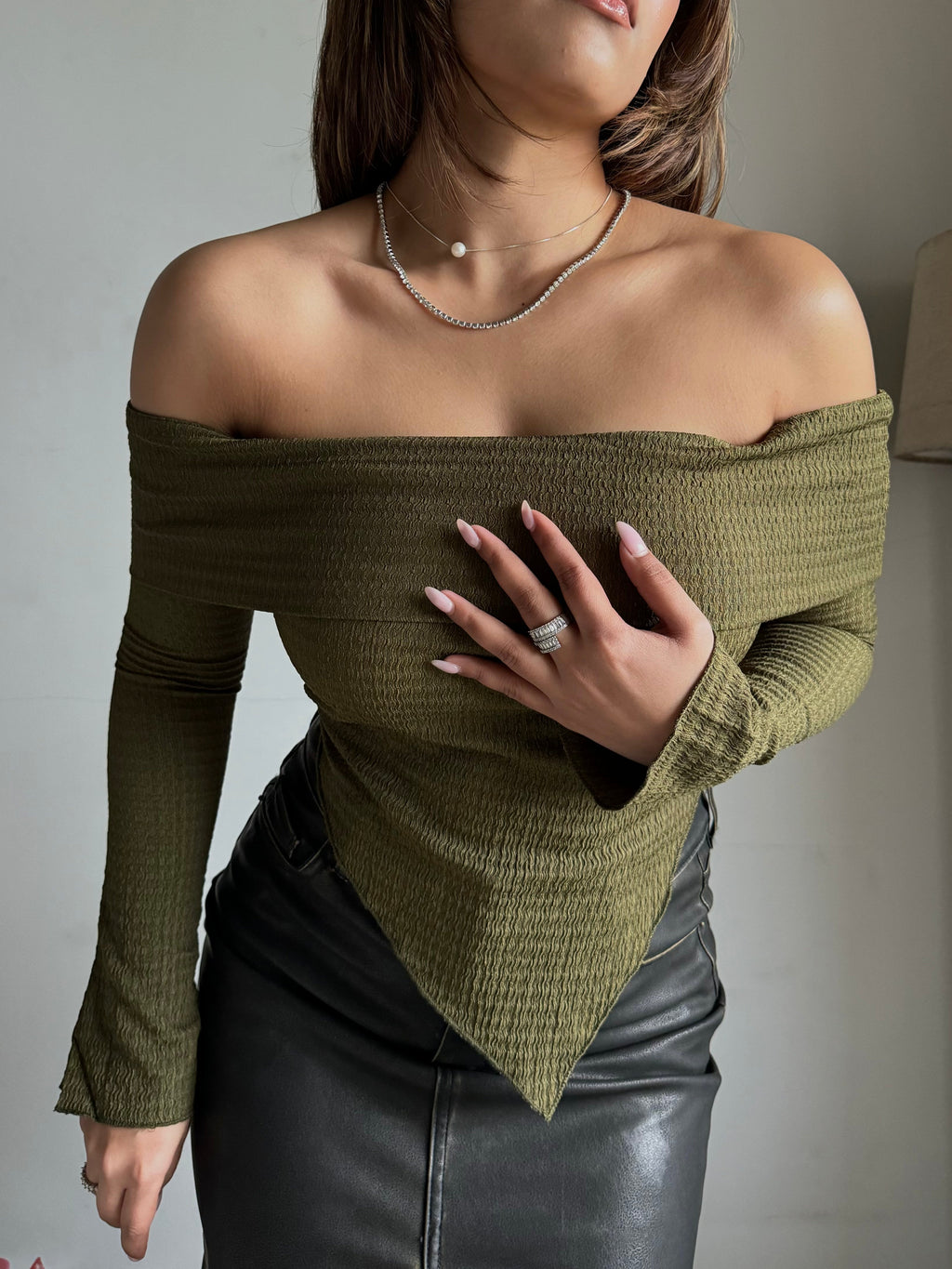 RǏWYÑ | Boho Wave Off-Shoulder Irregular Hem Top