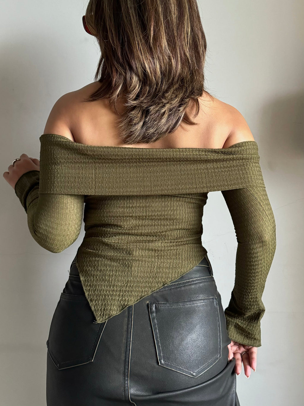 RǏWYÑ | Boho Wave Off-Shoulder Irregular Hem Top
