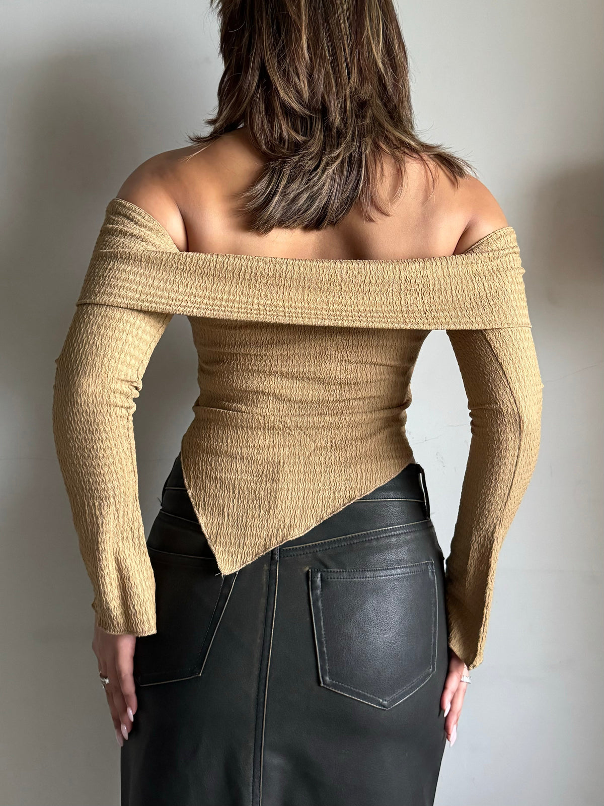 RǏWYÑ | Boho Wave Off-Shoulder Irregular Hem Top