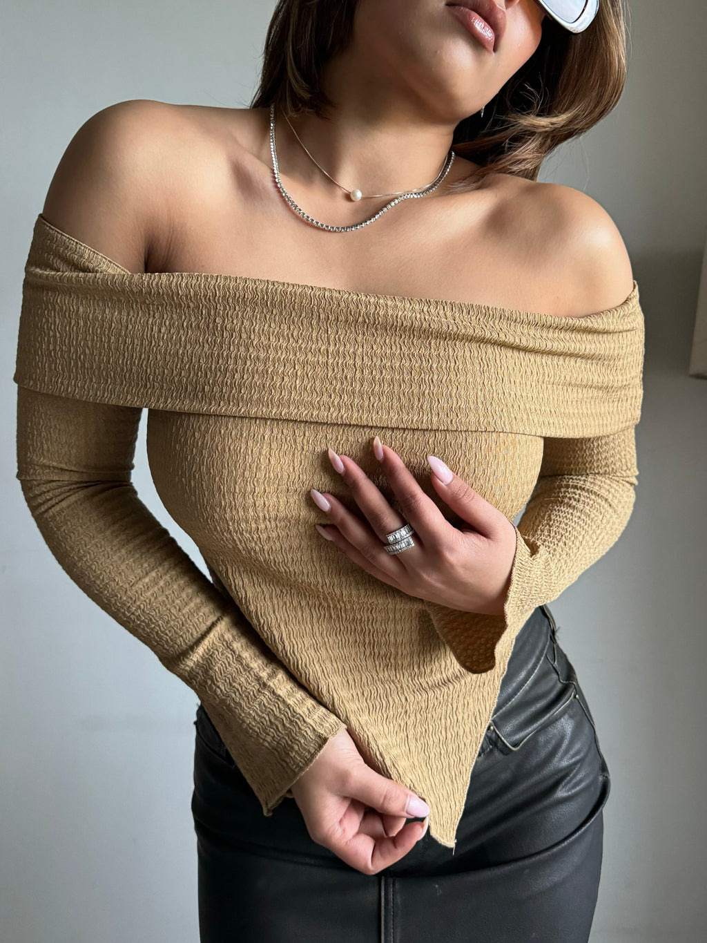 RǏWYÑ | Boho Wave Off-Shoulder Irregular Hem Top