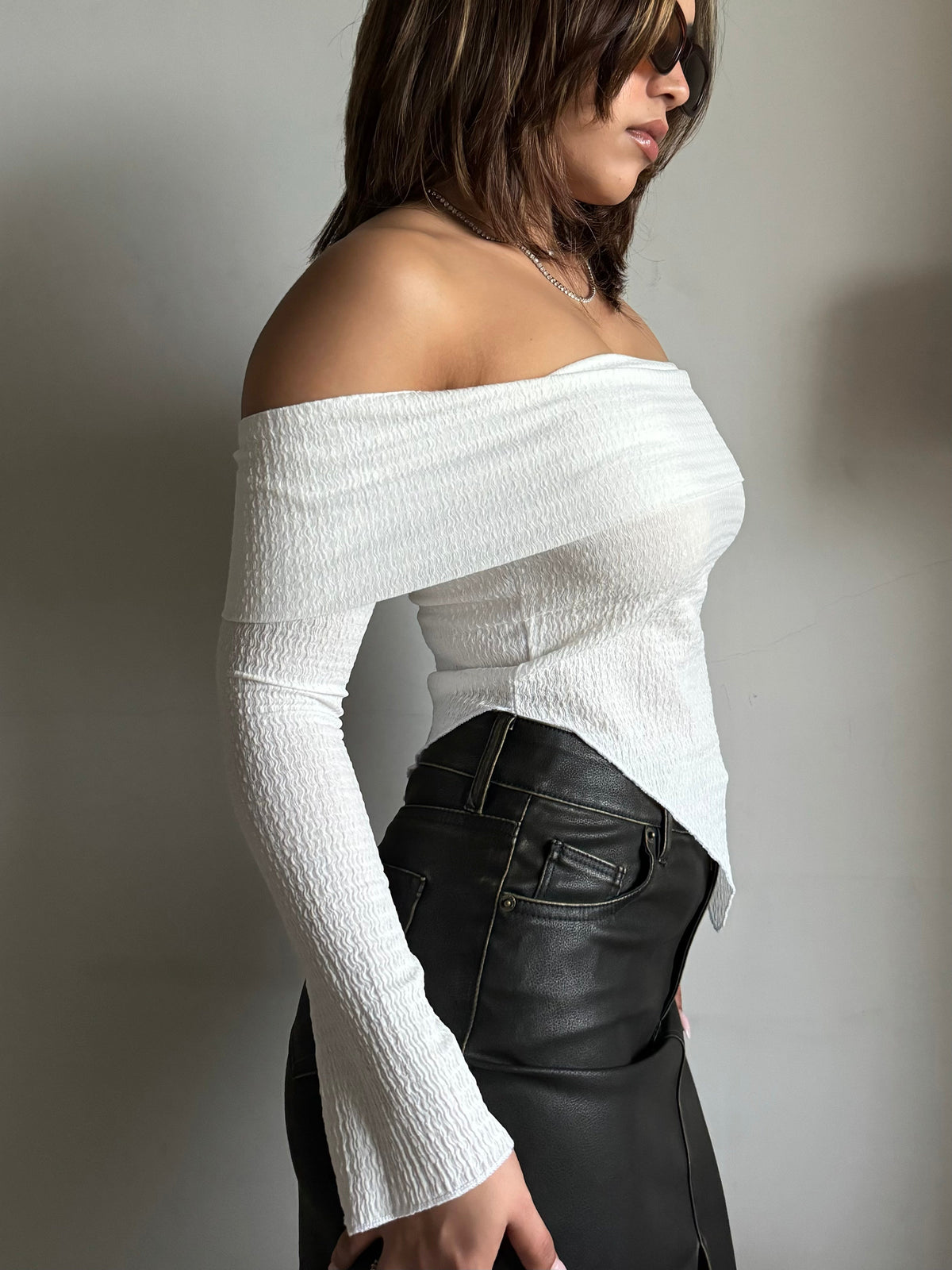RǏWYÑ | Boho Wave Off-Shoulder Irregular Hem Top