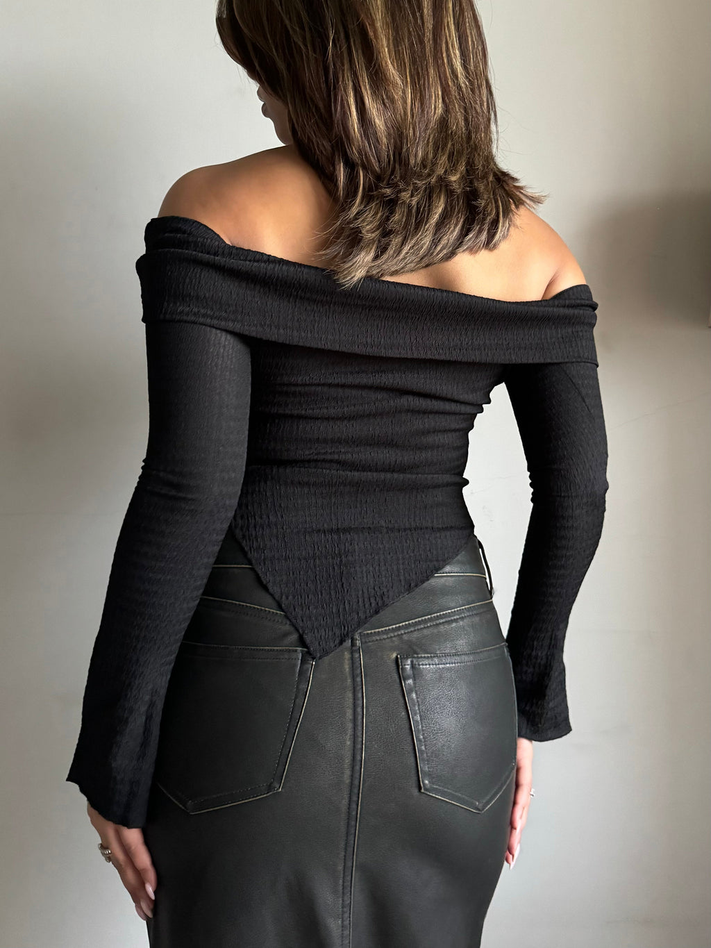 RǏWYÑ | Boho Wave Off-Shoulder Irregular Hem Top