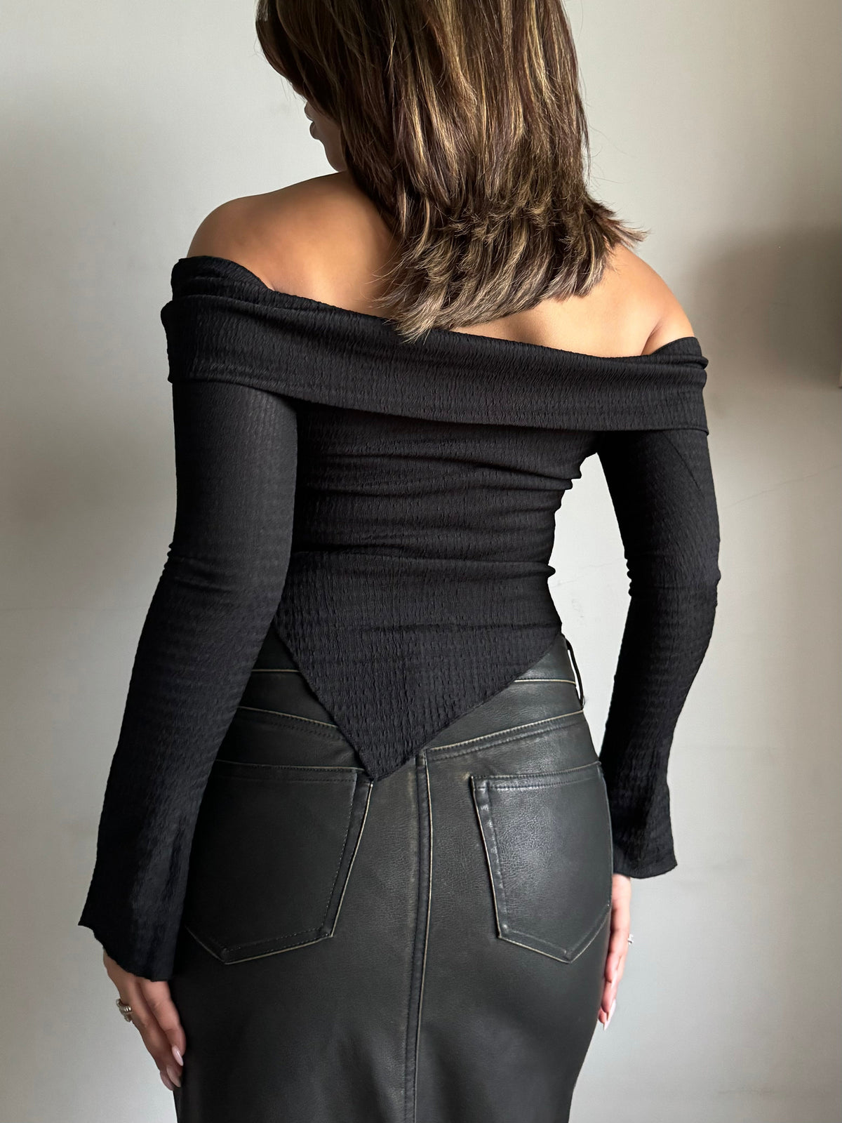 RǏWYÑ | Boho Wave Off-Shoulder Irregular Hem Top