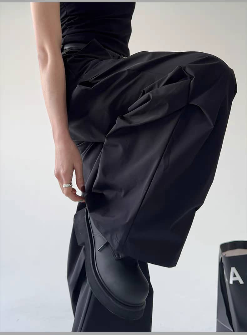 RǏWYÑ | Layered Pleat Tech Pants