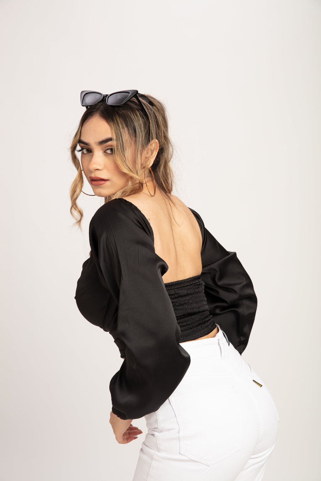RǏWYÑ | Cowl Neck V Hem top