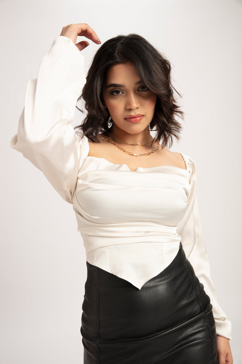 RǏWYÑ | Cowl Neck V Hem top