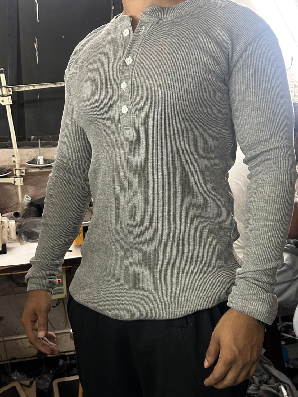 RÎWYÑ Men Solid Henley Neck Cotton Blend Grey T-Shirt