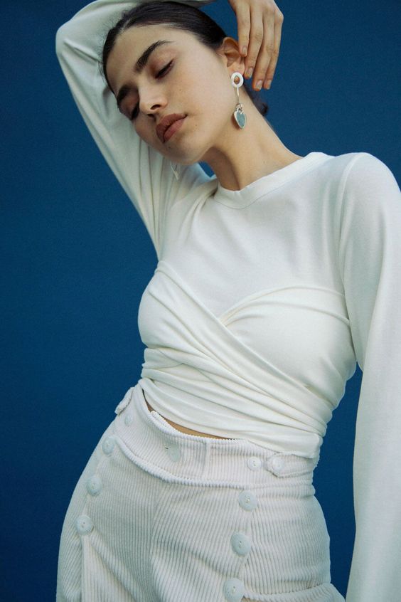 RǏWYÑ | Wrapped Sweetheart Detail White Top