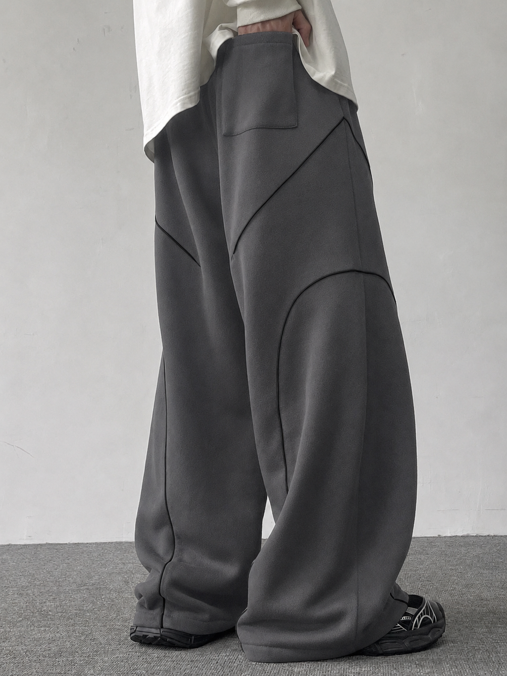 RIWYN Contrast Curve Baggy Joggers
