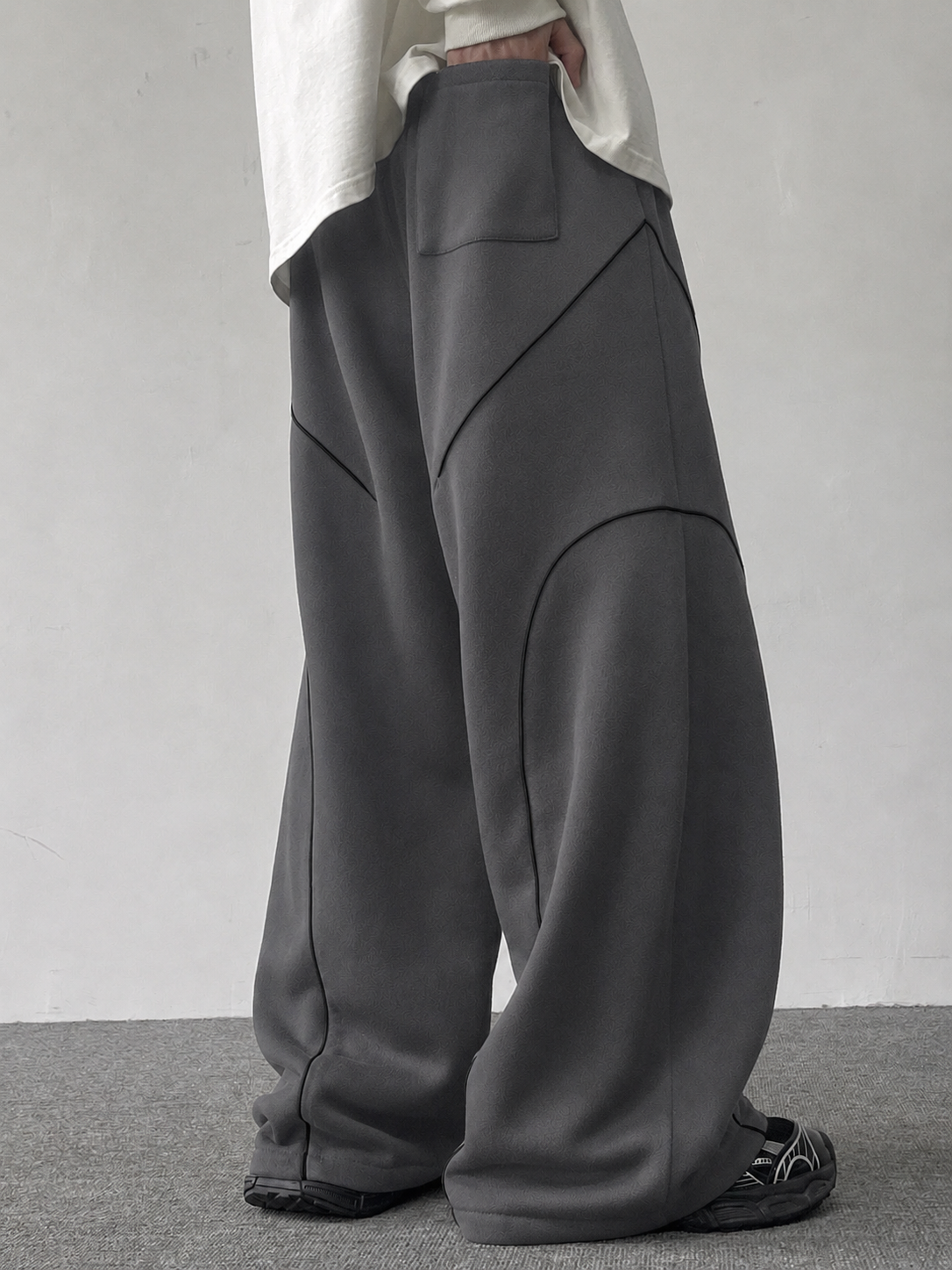 RIWYN Contrast Curve Baggy Joggers
