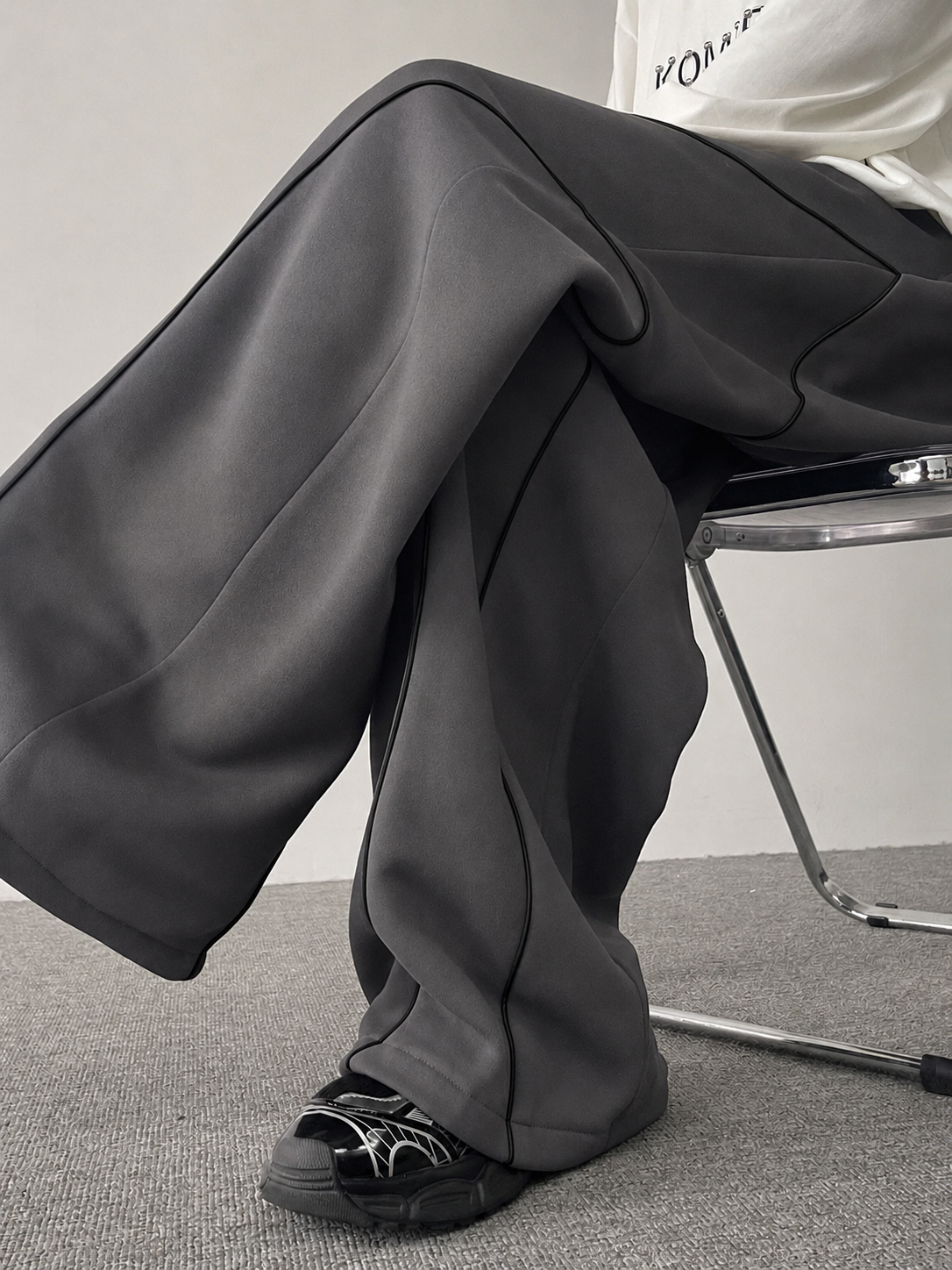 RIWYN Contrast Curve Baggy Joggers