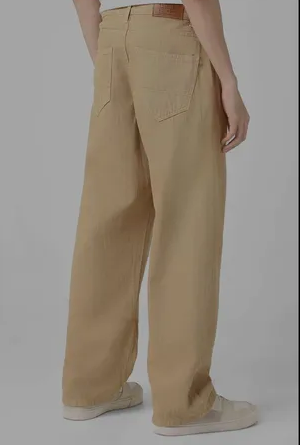 RÎWYÑ khaki wide-leg pants styled look