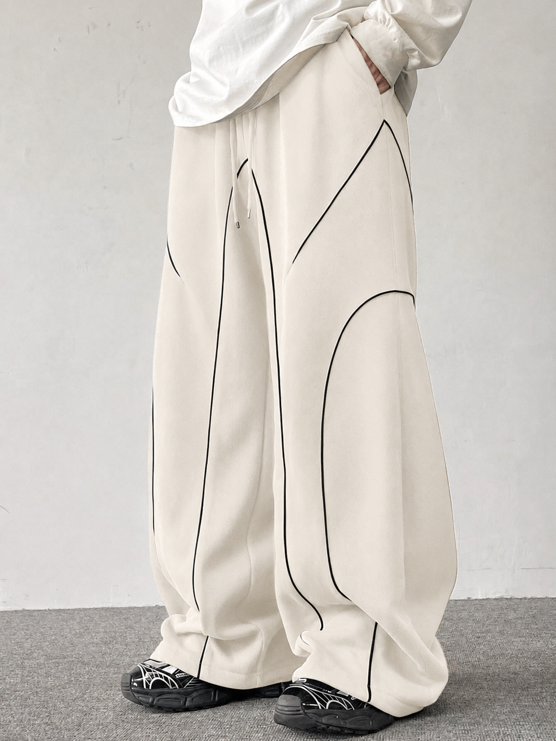 RIWYN Contrast Curve Baggy Joggers